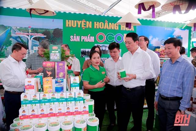 Khai trương trưng bày, giới thiệu sản phẩm nông sản, thực phẩm an toàn tỉnh Thanh Hoá năm 2024