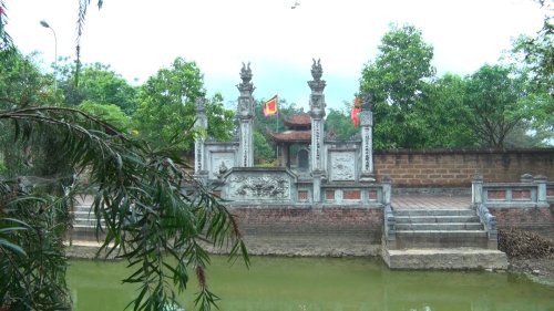 Lăng mộ vua Lê Dụ Tông xã Xuân Giang.jpg