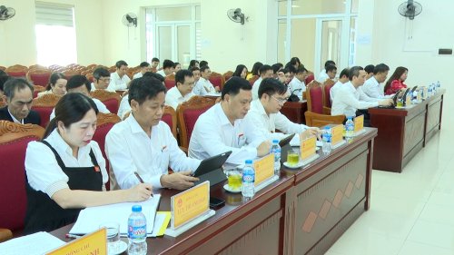 Các đại biểu dự kỳ họp.jpg