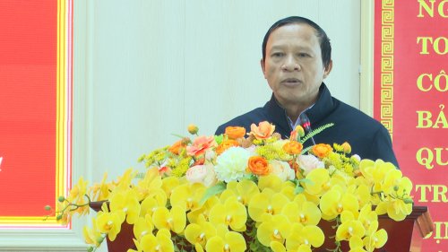 Đại biểu tham luận.jpg