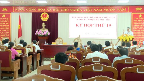 HDND huyen Tho Xuân biểu quyết.jpg